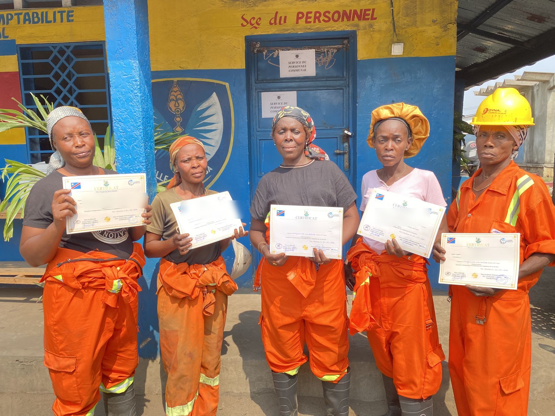 En tenue de chantier, le jour de la remise des brevets.