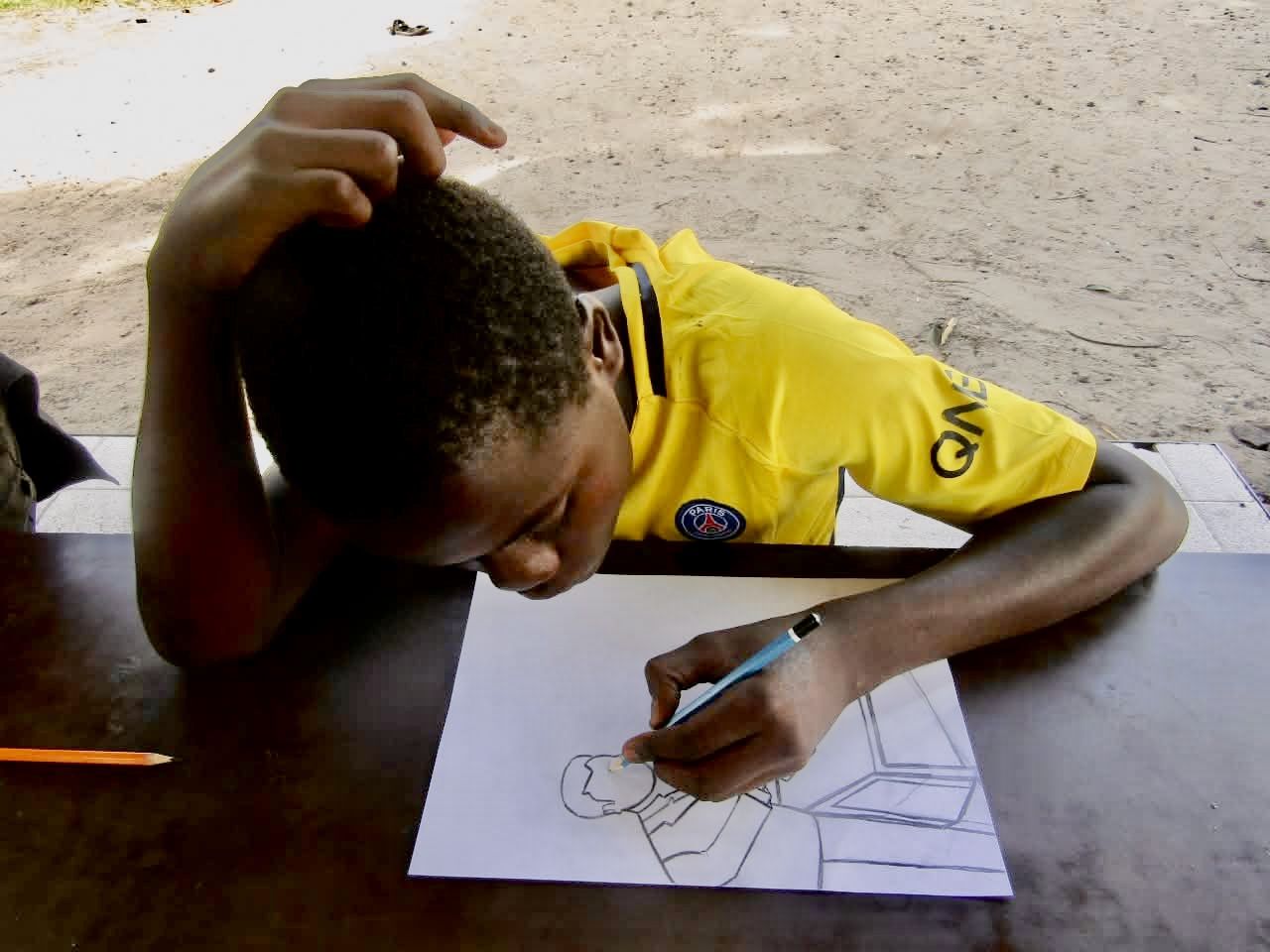 Le dessin, un des espaces d'expression des enfants.